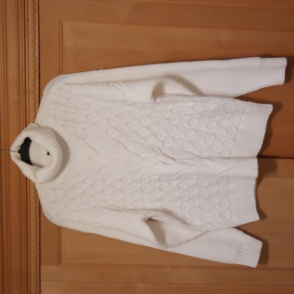 NWT Alfani white or winter white sweater.  pxl